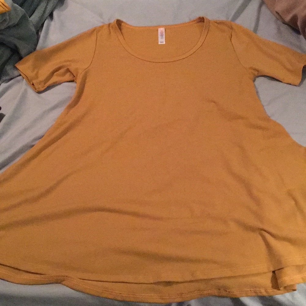 NWOT Lularoe Perfect Tee